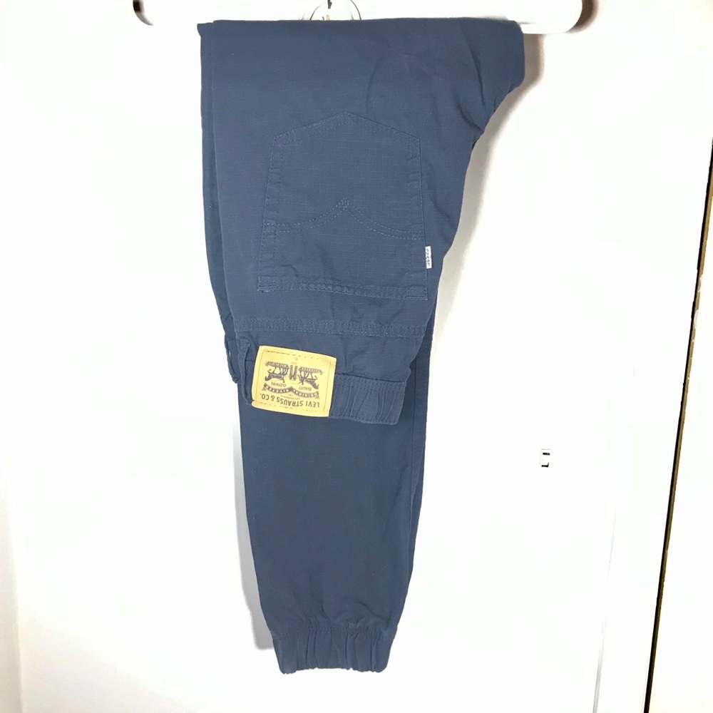 Levi’s navy blue jogger pants with elastic cuffs size XL 13-15 yrs. Preowned
